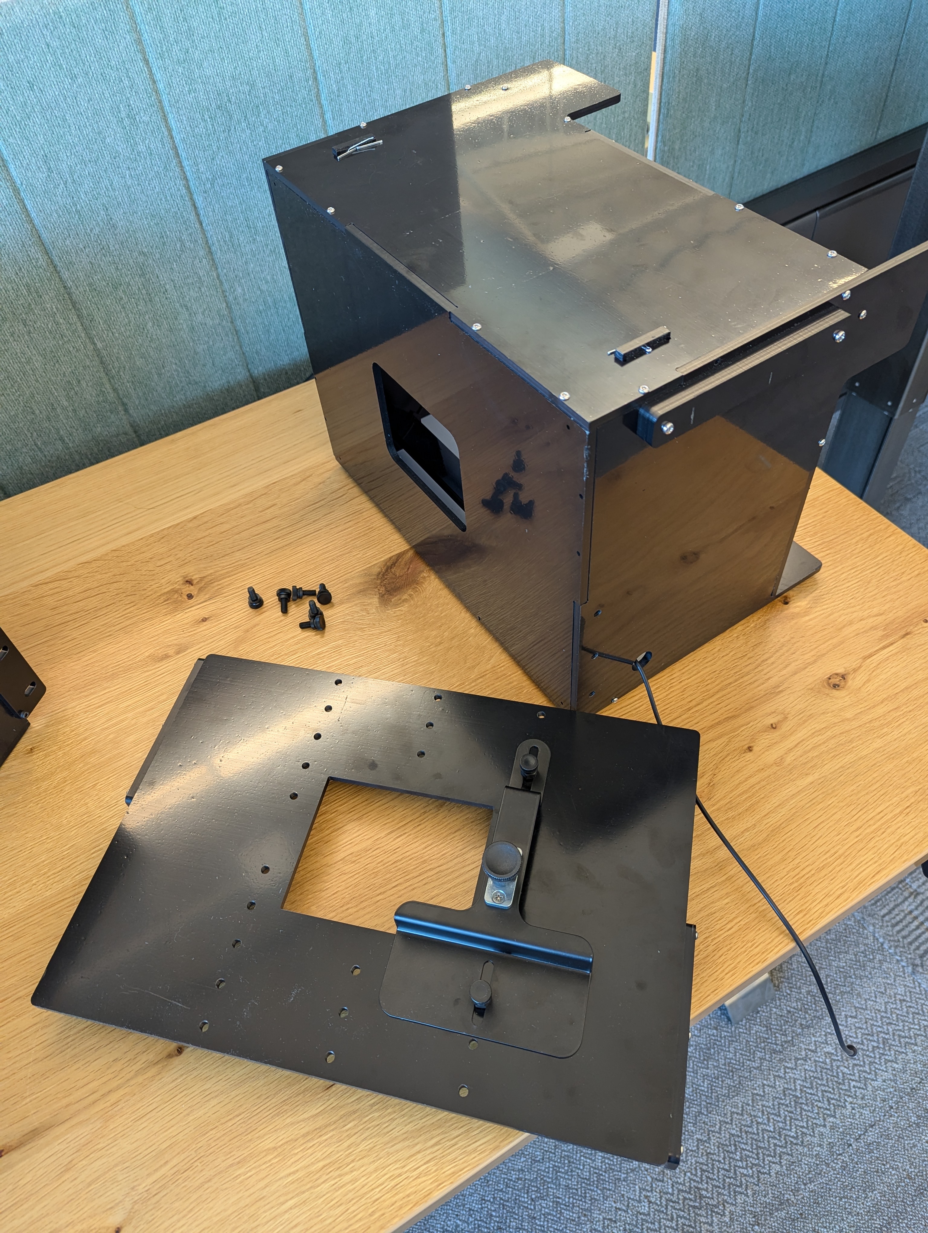 แผ่นด้านหน้าแบบโมดูล
ปิด