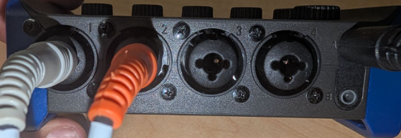 放大 AMS-44 输出 A 连接