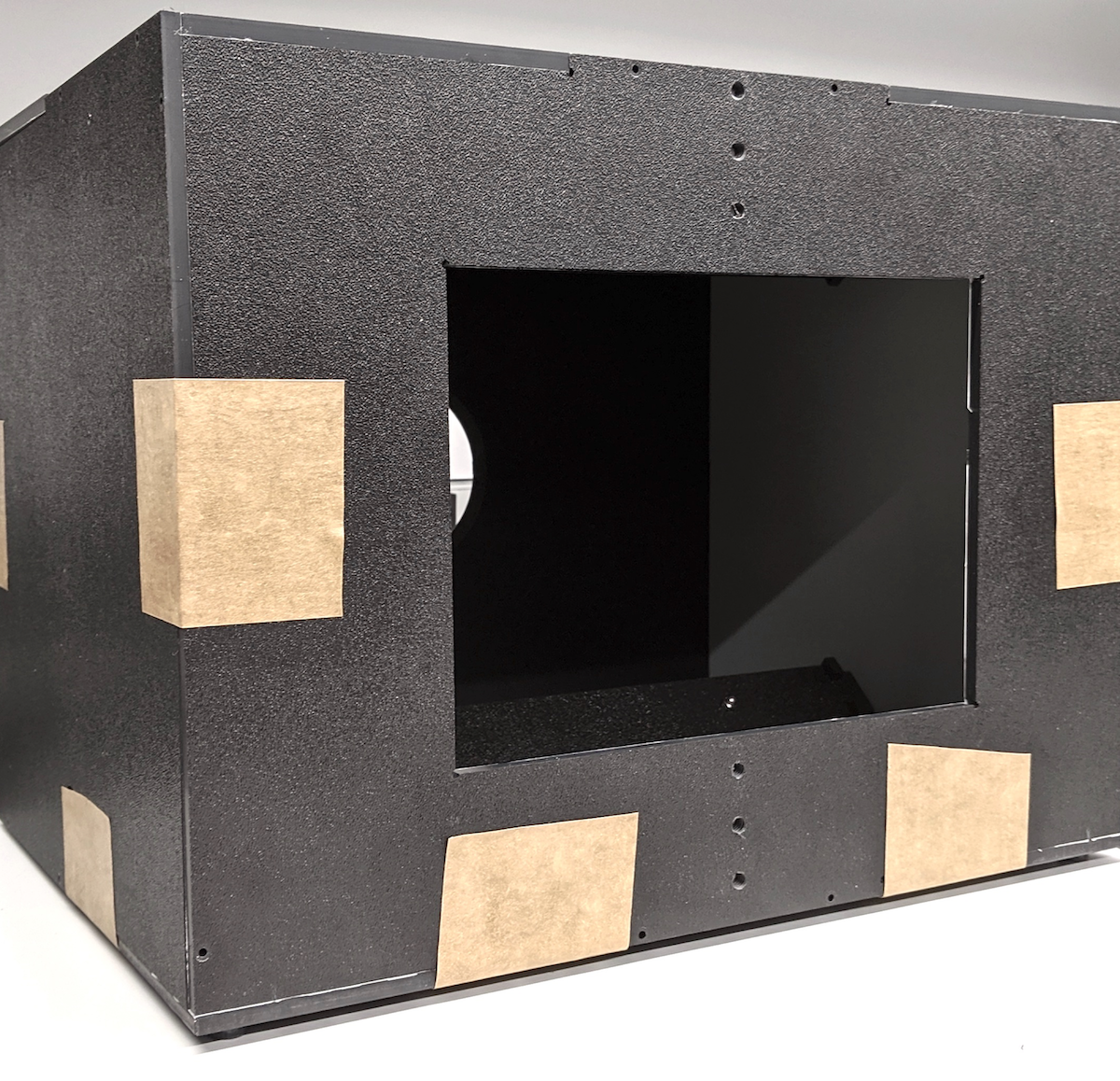 กล่องที่ติดเทปสำหรับการประกอบ
