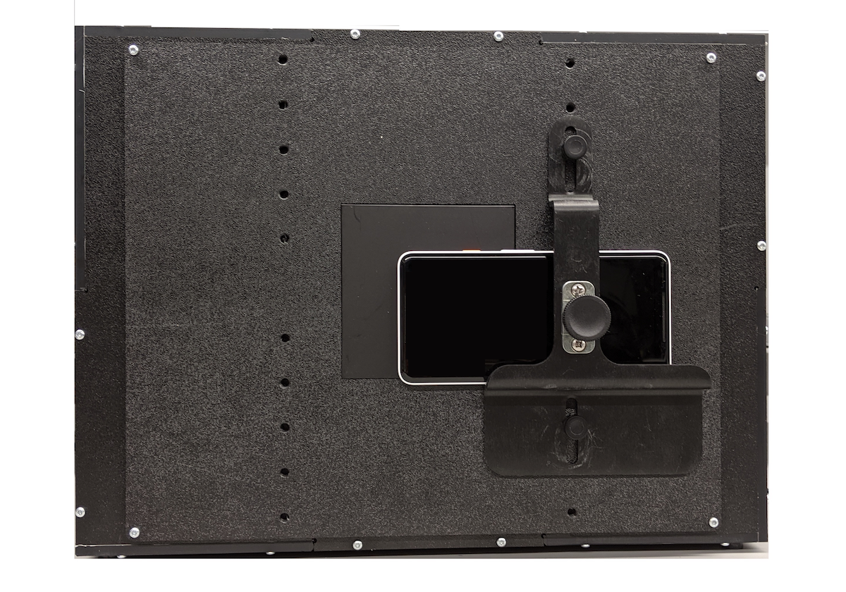 Schachtel mit einem Smartphone